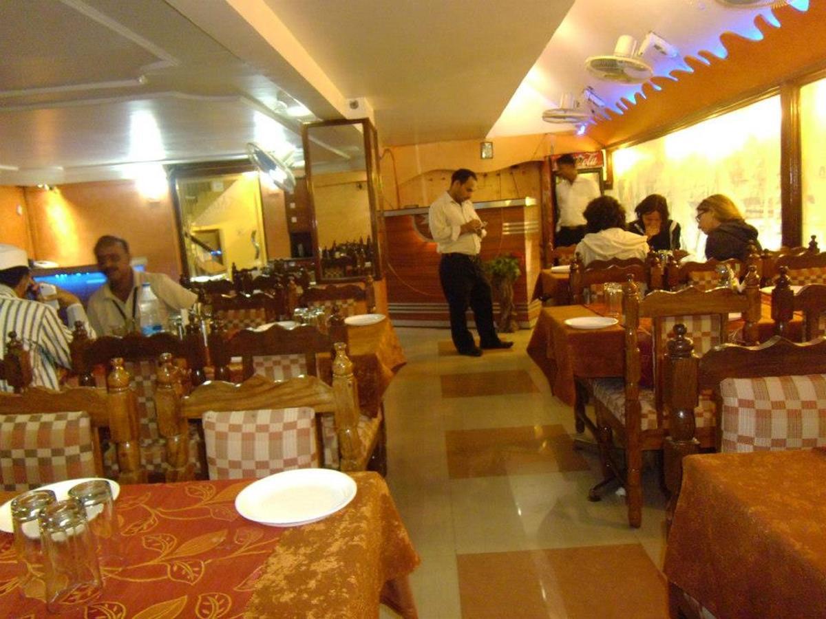 ורנאסי Hotel Lara India מראה חיצוני תמונה